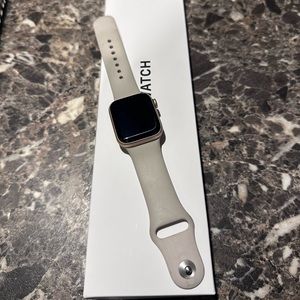 Apple Watch SE GPS 40mm in Gold